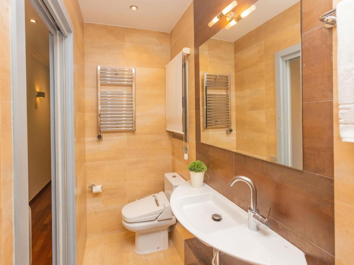 Apartment Centro- Passeig De Gracia - Casa Batllo By Interhome Barcelona Exterior photo